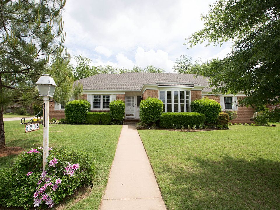 Home with Beautiful Curb Appeal with Sidewalk 