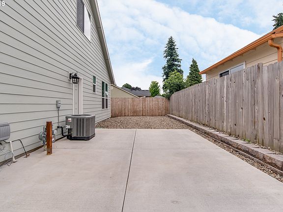 4th image of 2909 NE 125th Ct