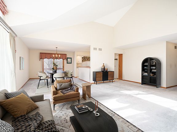 3rd image of 16422 Sharon Ct