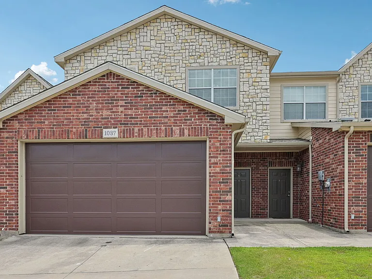 Oaks Estates of Coppell — Photo 26