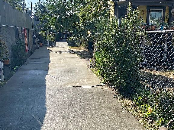 3rd image of 442 E Monterey Ave