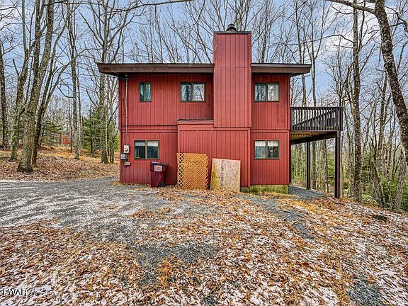 5th image of 312 Surrey Dr