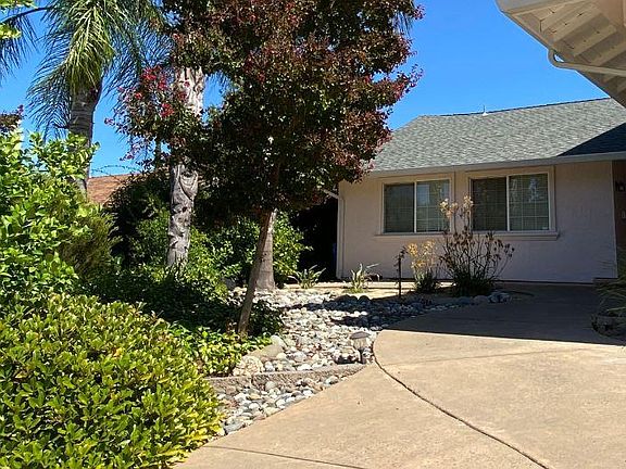 3rd image of 480 Meadowview Dr