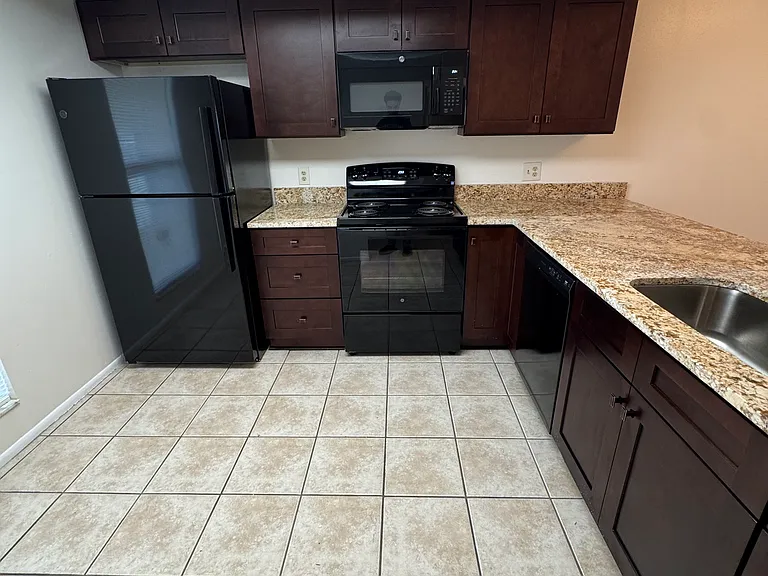 2155 Bancroft Pl — Photo 4