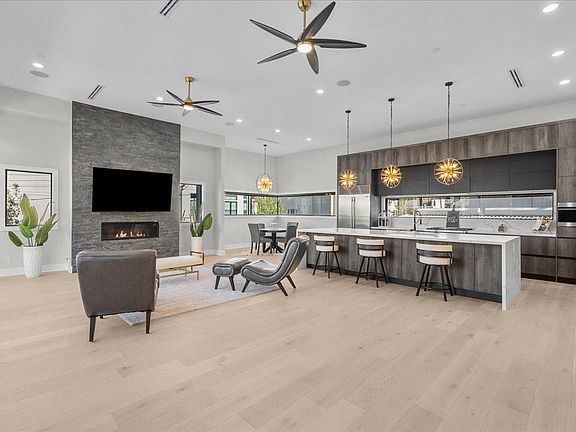 5th image of 516 Reinerman St