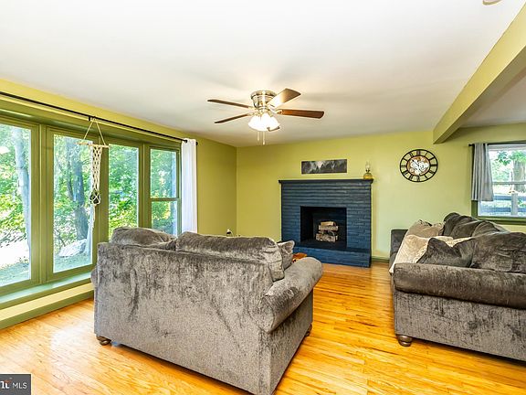 5th image of 302 Woodland Ave