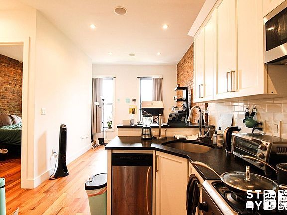 4th image of 131 Herkimer St #6B