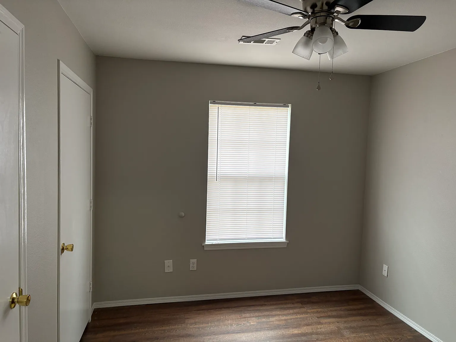 3 bed, $1,300 — Photo 4