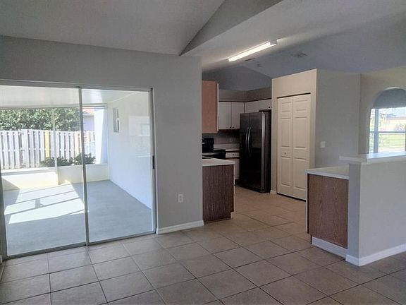 5th image of 362 SW Lacroix Ave