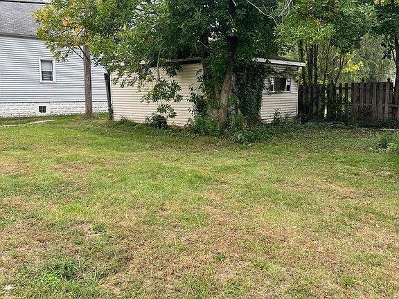 3rd image of 752 State Line Rd