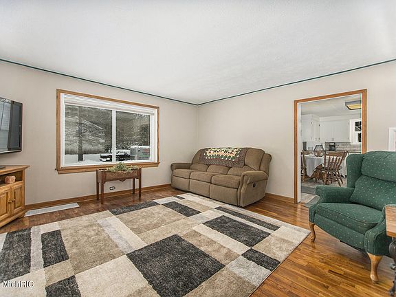 2nd image of 1419 W Lakewood Blvd