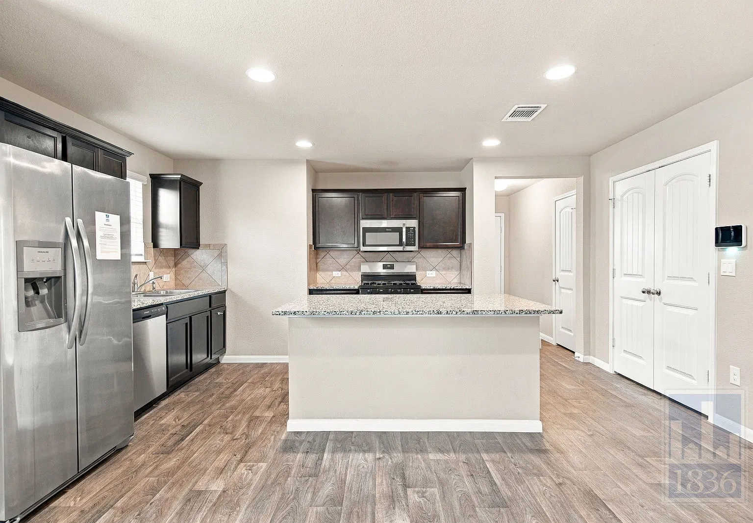 4 bed, 2.0 bath, 1858 sqft, $1,995 — Photo 4