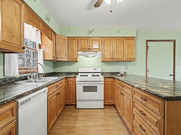 3rd image of 3863 Kingsway Dr