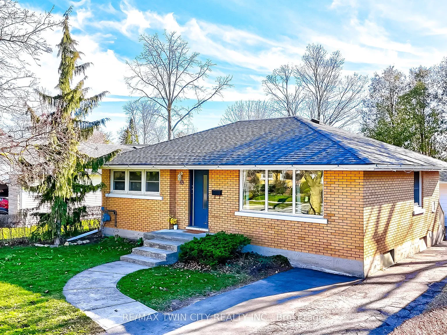2 bed, $2,400 — Photo 1
