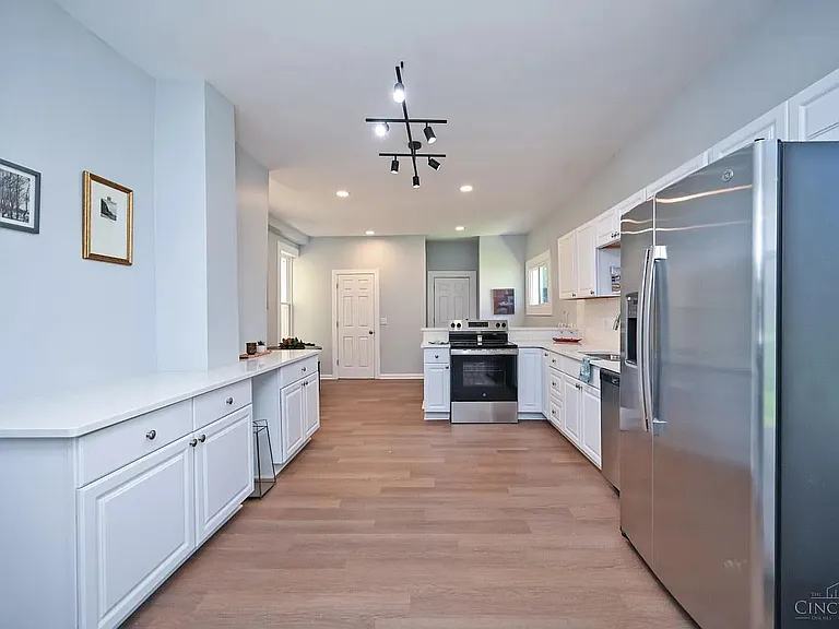226 Congress Ave — Photo 4