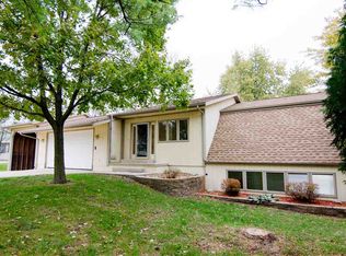 1406 Oakcrest Dr, Waterloo, IA 50701