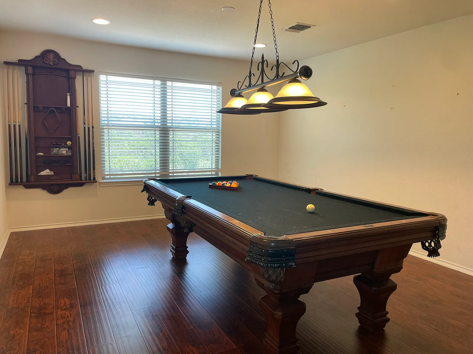 5 bed, 2.5 bath, 2510 sqft, $5,400 — Photo 2