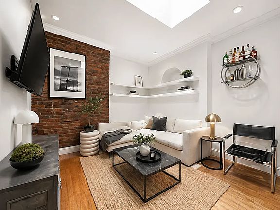 2nd image of 102 Christopher St APT 6C