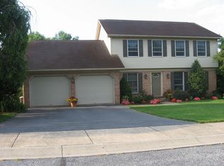 19 Briarcross Dr, Ephrata, PA 17522