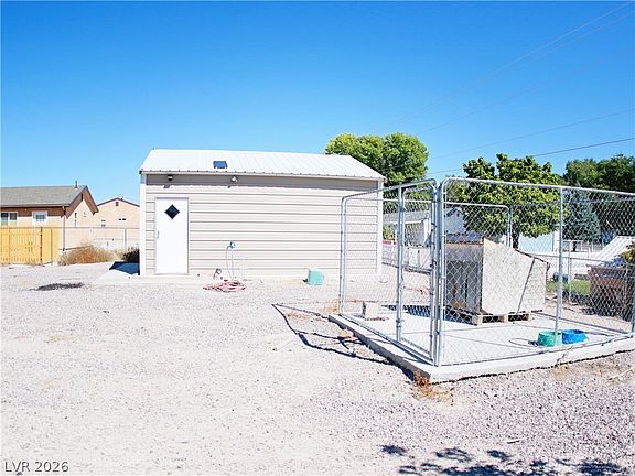 4th image of 1348 Blad St