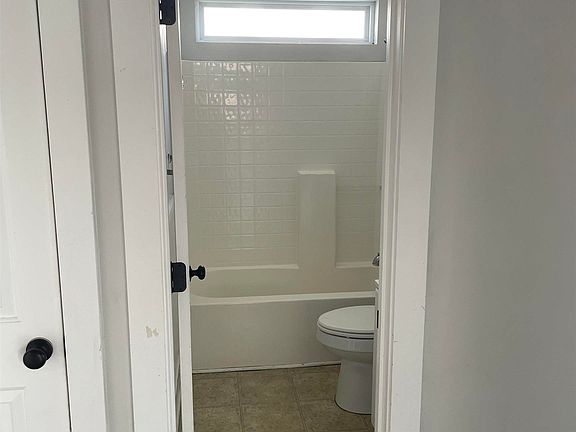 5th image of 213 Stonecreek Pl