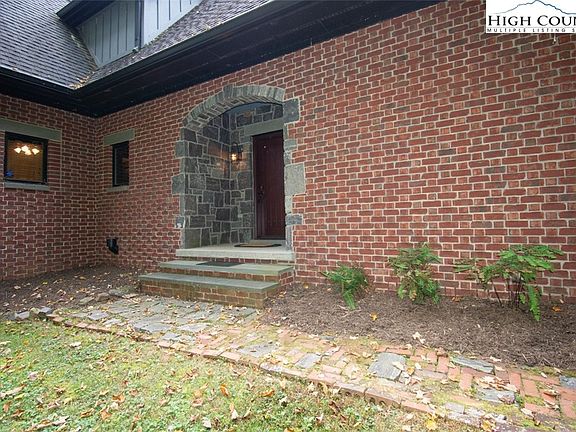 4th image of 572 Stonegate Lane