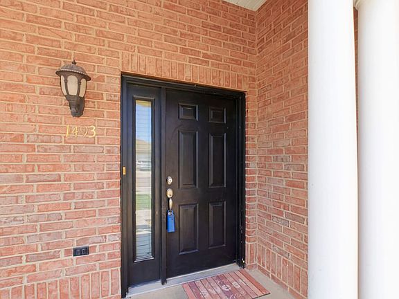 5th image of 1493 N June St Unit 38