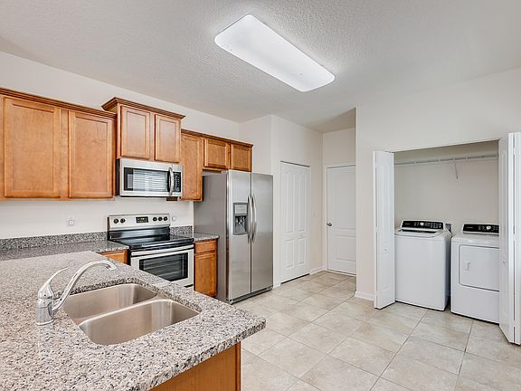 5th image of 703 Servia Dr