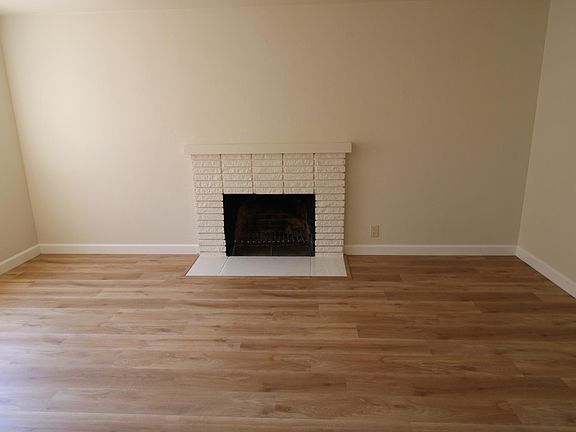 3rd image of 313 Dunster Dr