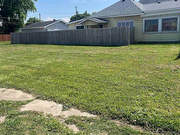 4th image of 220-222 W Memorial Dr