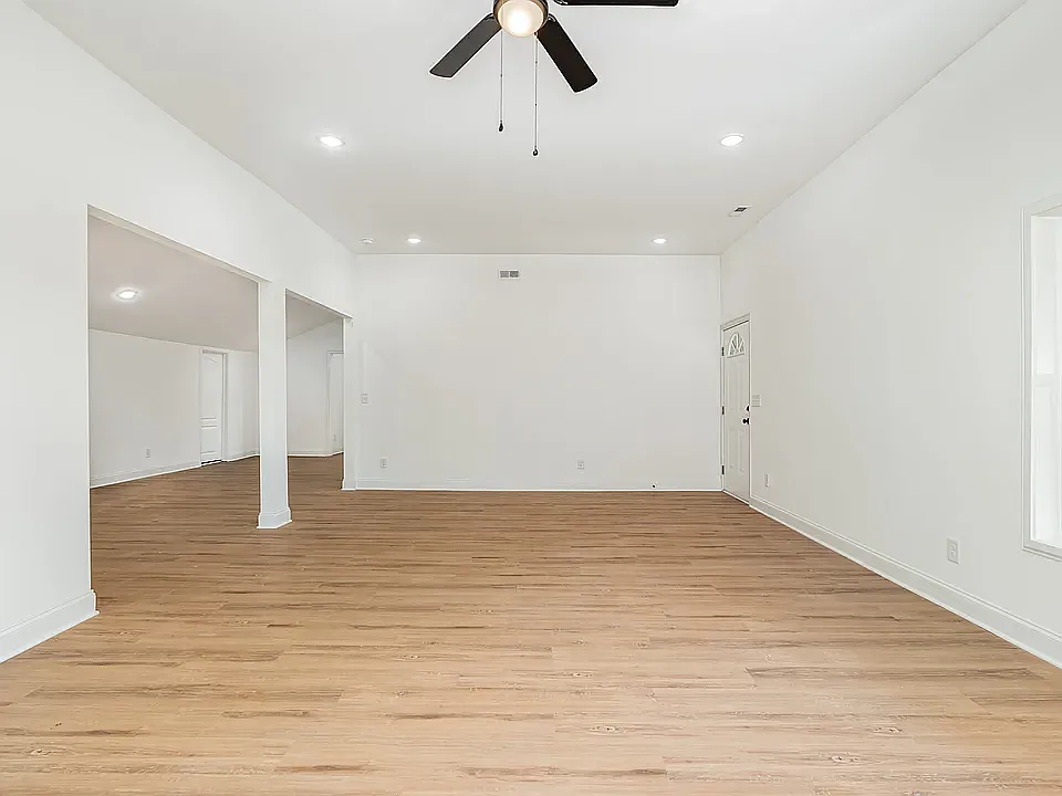 3 bed, 1596 sqft, $2,100 — Photo 2