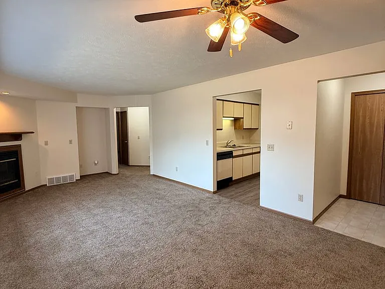 31400 N Marginal Rd — Photo 6