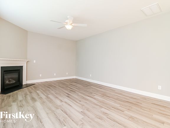 4th image of 85 Standing Oaks Ln
