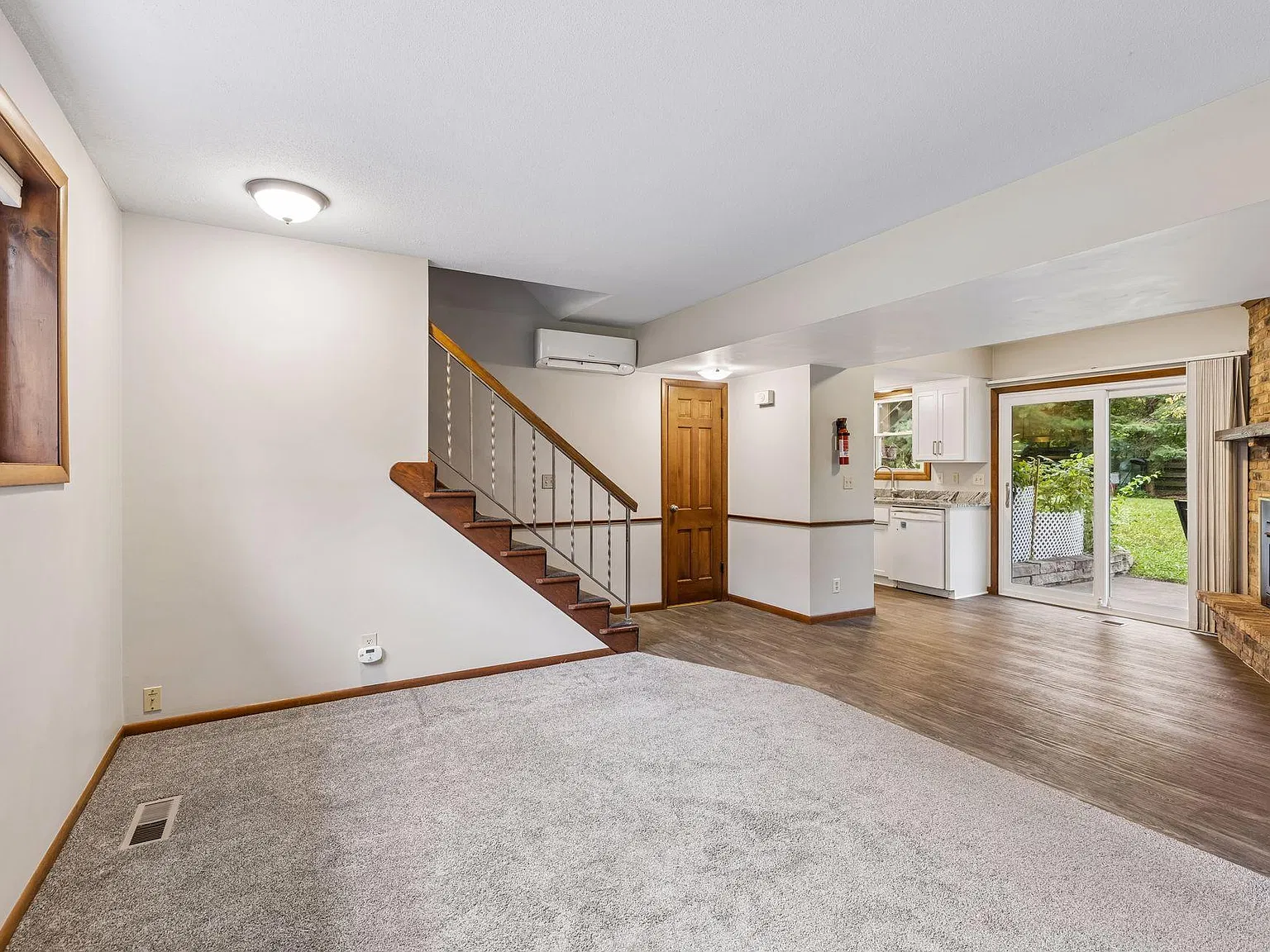 3 bed, 1.0 bath, 2040 sqft, $1,725 — Photo 3