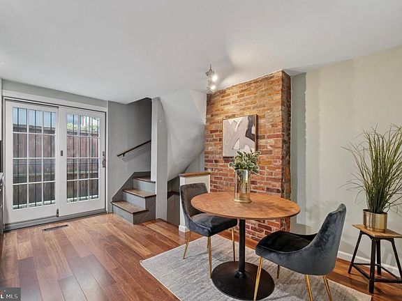 2nd image of 2138 Tryon St