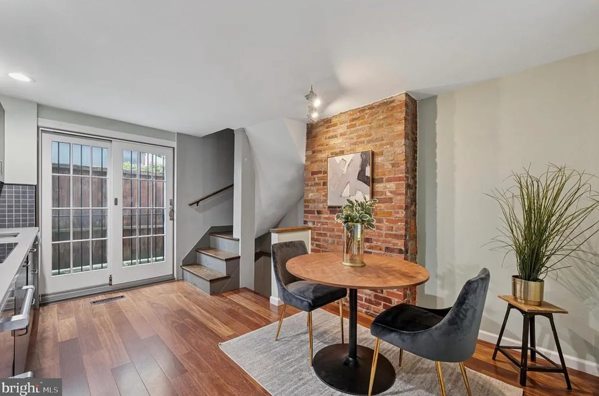 Building Photo - 2138 Tryon St