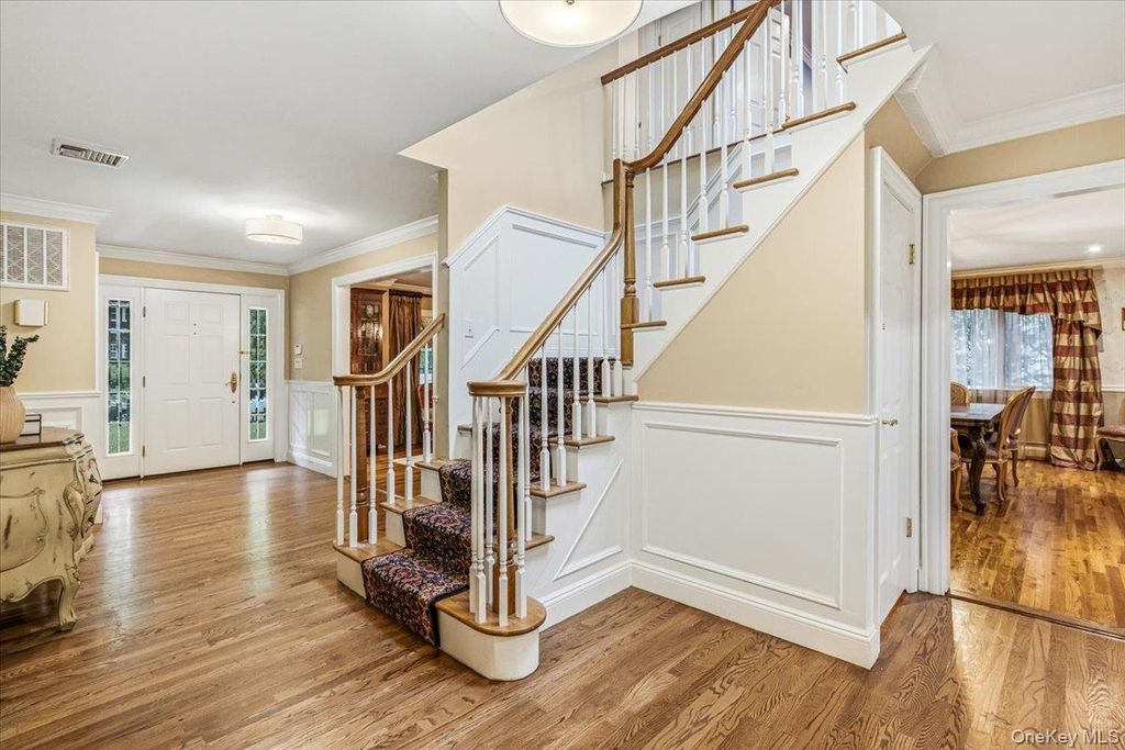30 Woodland Road, Roslyn, NY - View 5