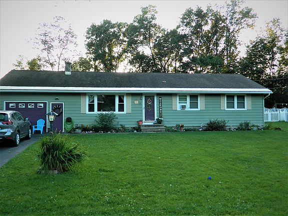 2nd image of 13 Queen Anne Dr