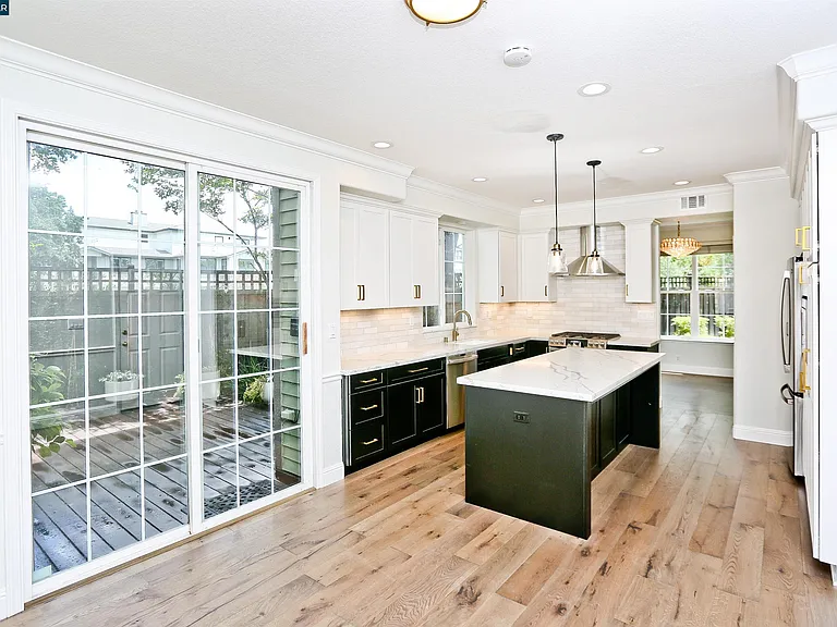 1079 River Rock Ln — Photo 6