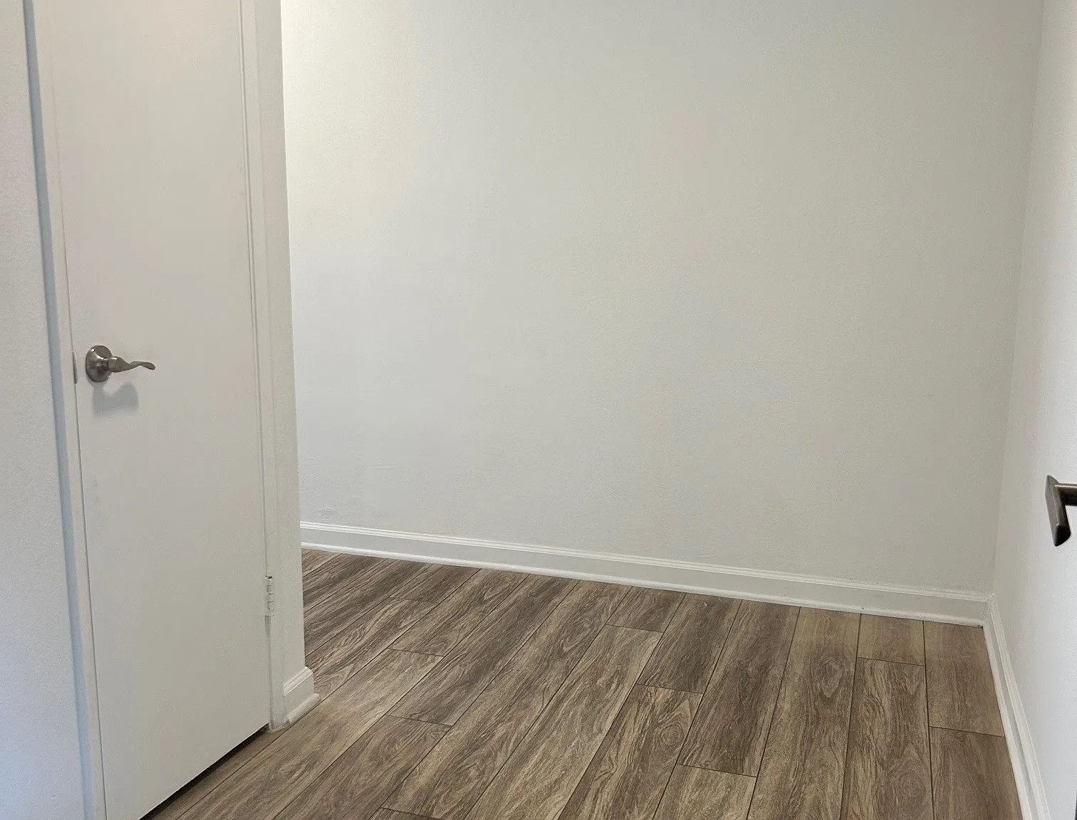 Glenoaks Apartments — Photo 4