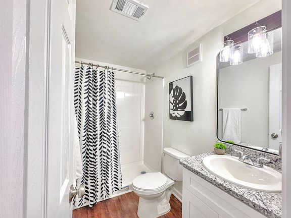 3rd image of 386 Parkway Dr NE #202