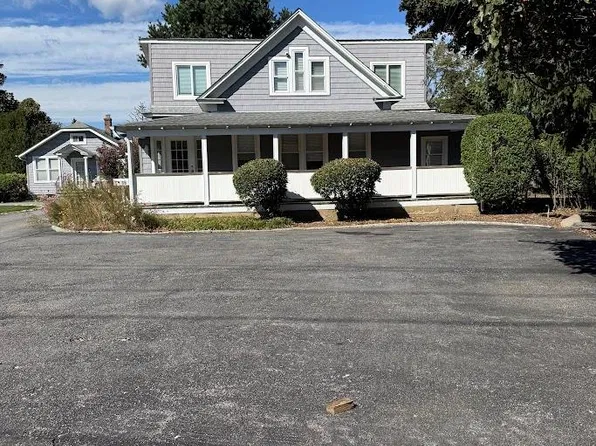 15 Henry St, Sayville, NY 11782