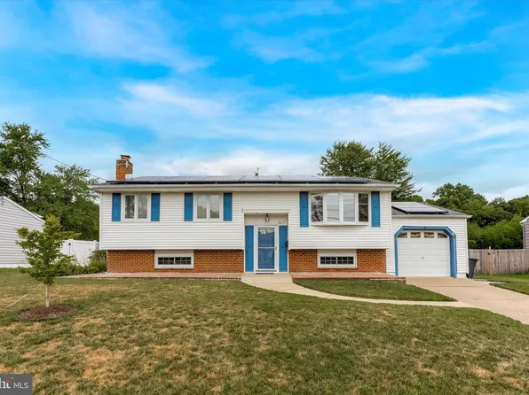 611 Hobart Dr, Laurel Springs, NJ 08021