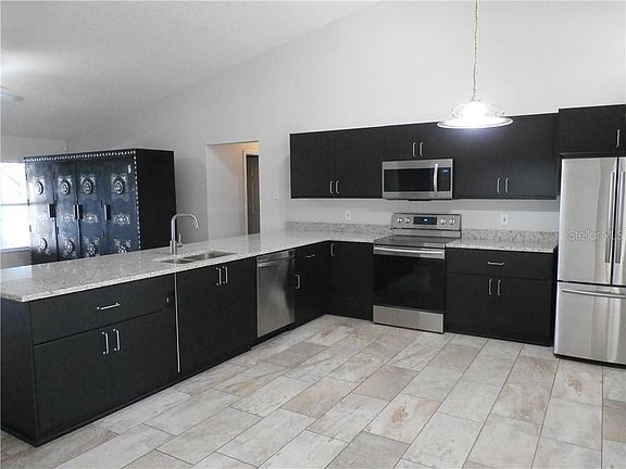 3rd image of 1080 Stillwater Ave