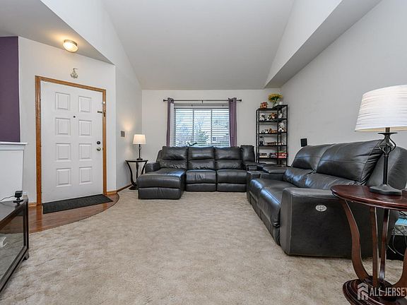 4th image of 87 Driftwood Dr