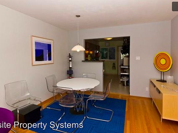 3rd image of 142 Burnside Ave