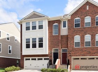 30 Neri Dr, Schaumburg, IL 60194