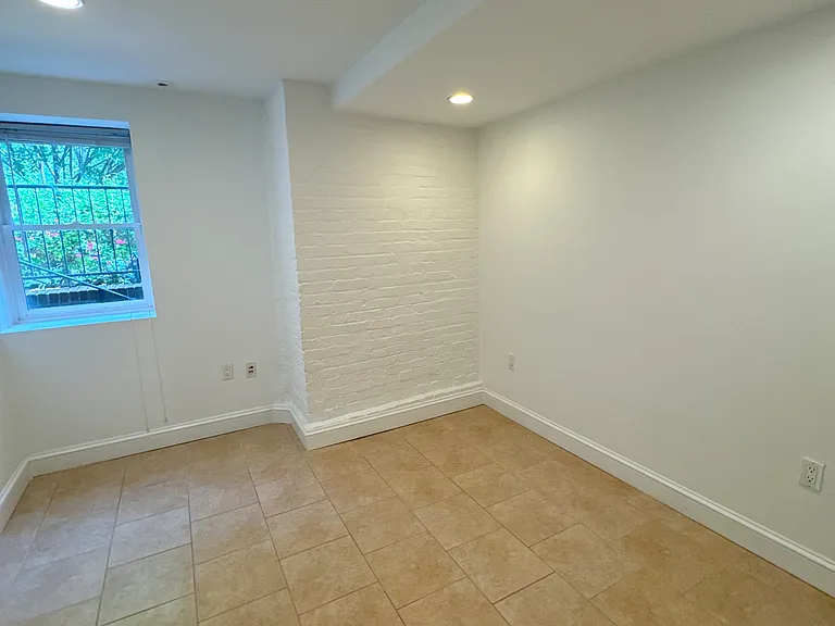 672 Maryland Ave NE #A — Photo 11