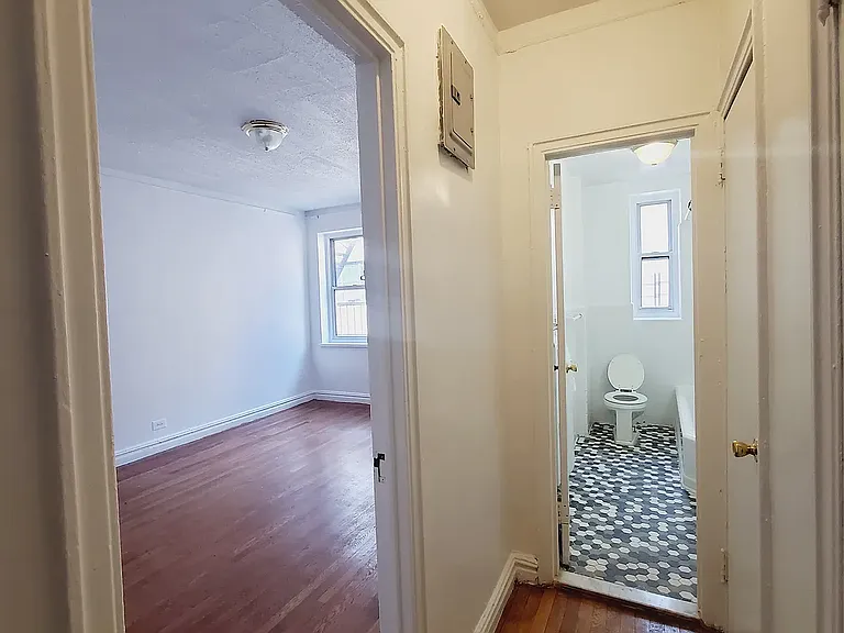 711 Walton Ave #4R — Photo 11