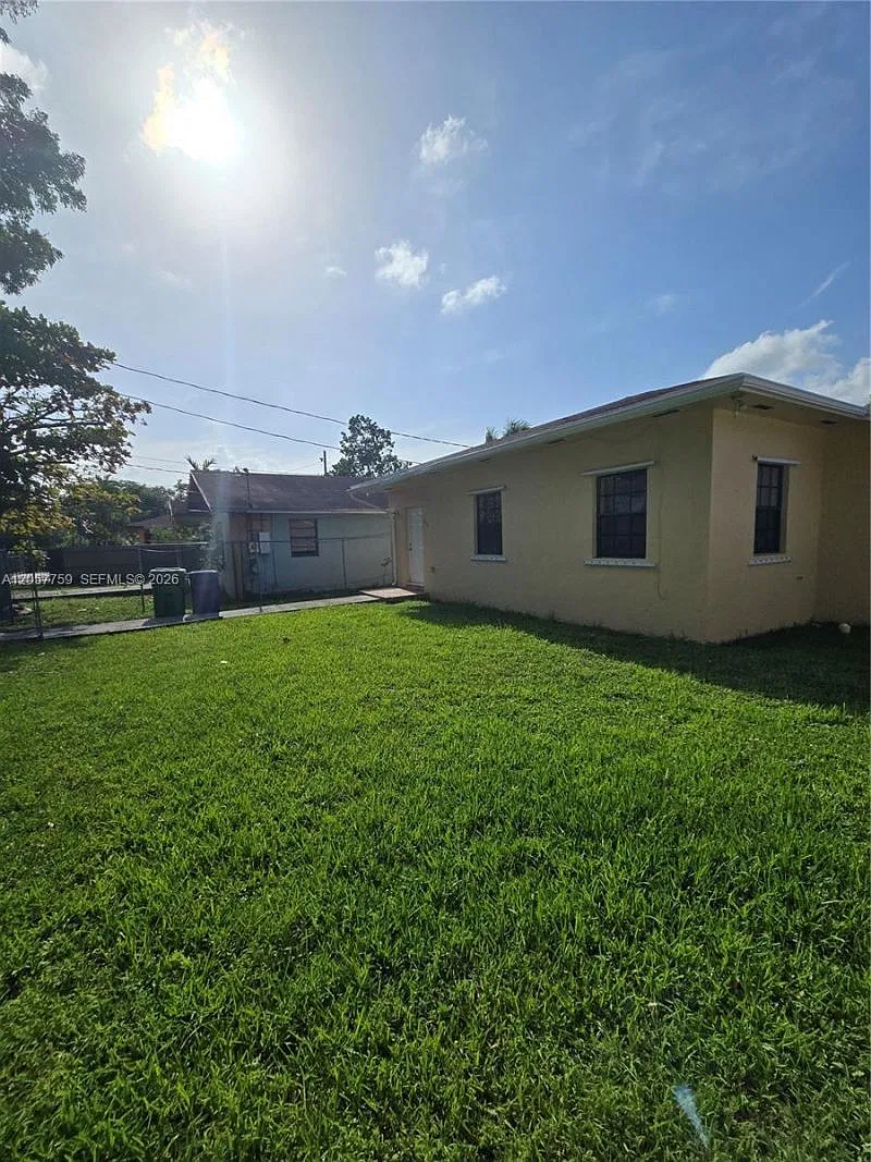 3 bed, 2.0 bath, $2,700 — Photo 1